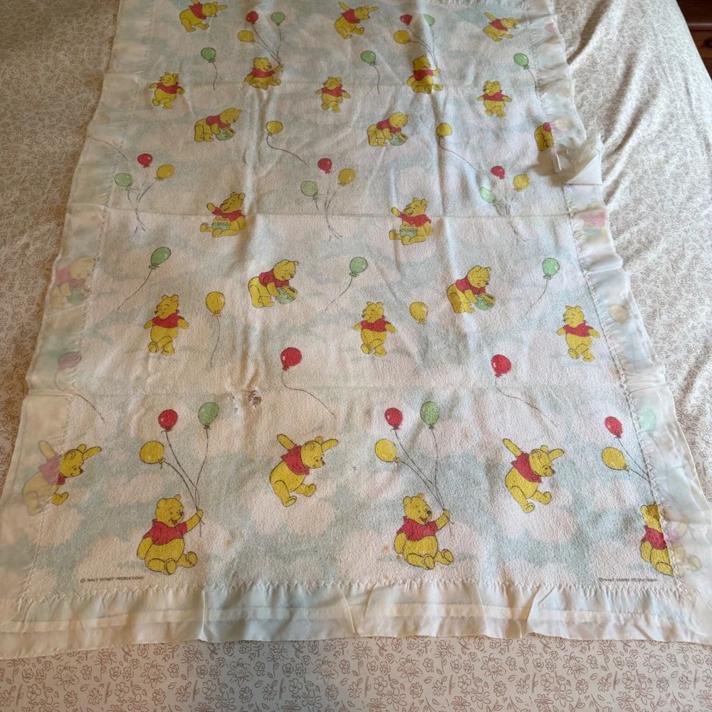 Vintage Walt Disney Productions Winnie The Pooh Balloon Baby Blanket Satin Trim